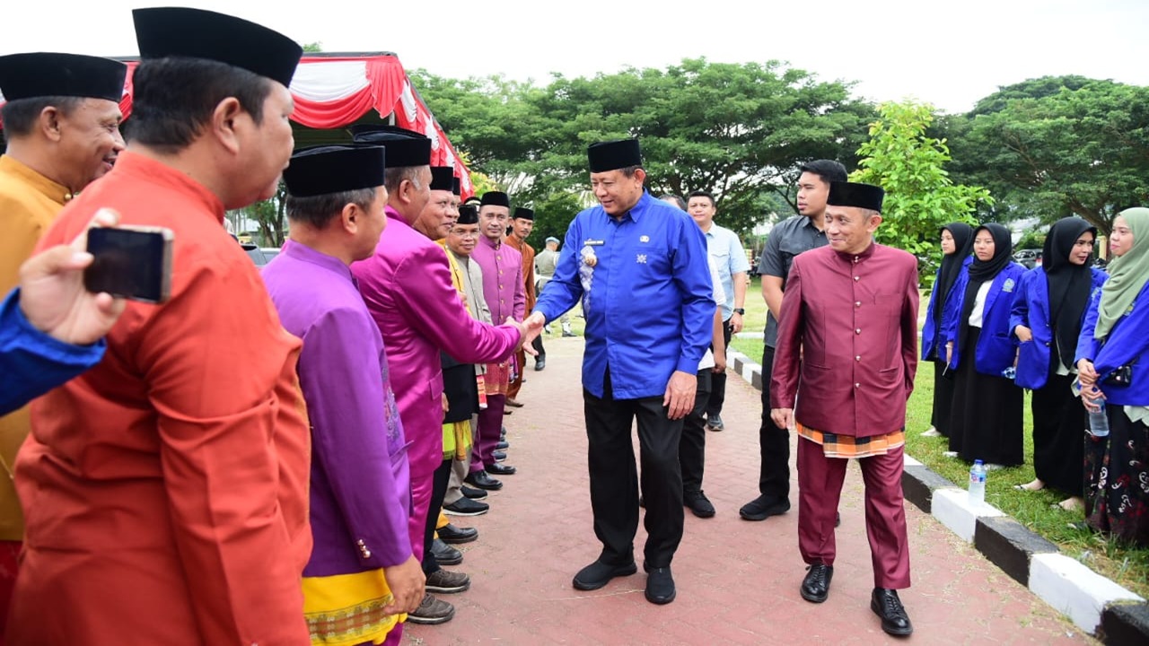 Pesan Gusnar Ismail di Peringatan Hardiknas: Jangan Ada Sekolah SMA yang Bocor-bocor!