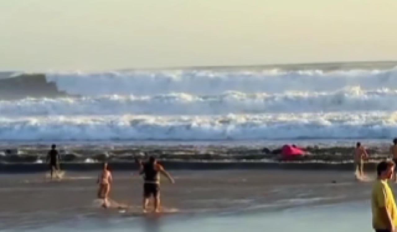 Viral Video 'Mini Tsunami' di Bali, Ini Penjelasan Faktanya dari BMKG