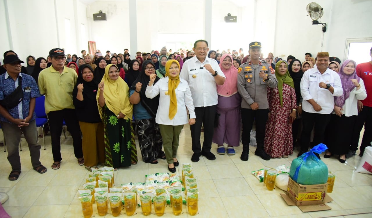 Pemprov Gorontalo Salurkan Bantuan Rp1 Juta untuk Ribuan UMKM di Tiga Daerah