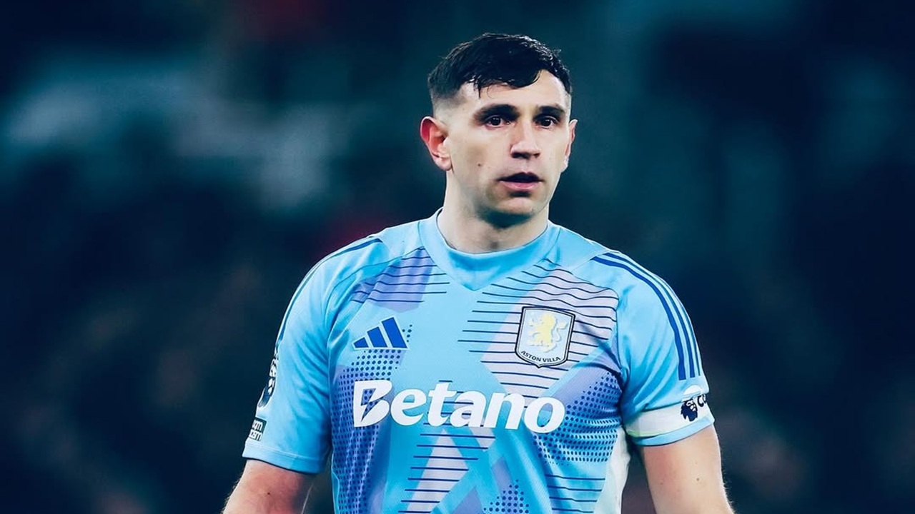 Emiliano Martinez Jadi Pengganti Andre Onana di MU?