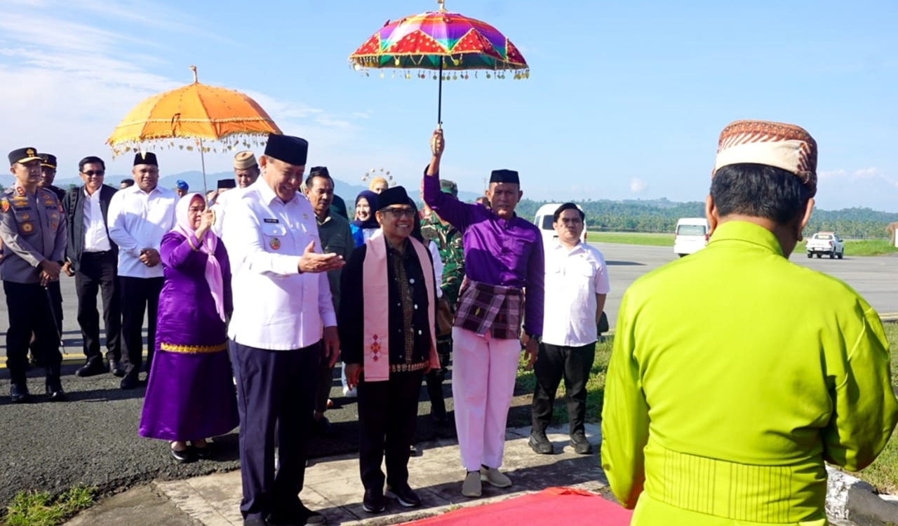 Cak Imin Disambut Upacara Adat Mopotilolo Saat Kunjungan Kerja ke Gorontalo