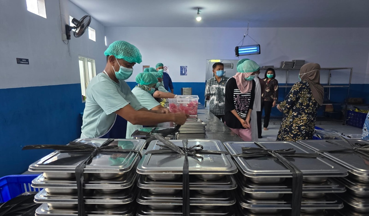 Idah Syahidah Sidak Dapur SPPG, Tekankan Kebersihan dan Standar Pencucian Food Tray MBG