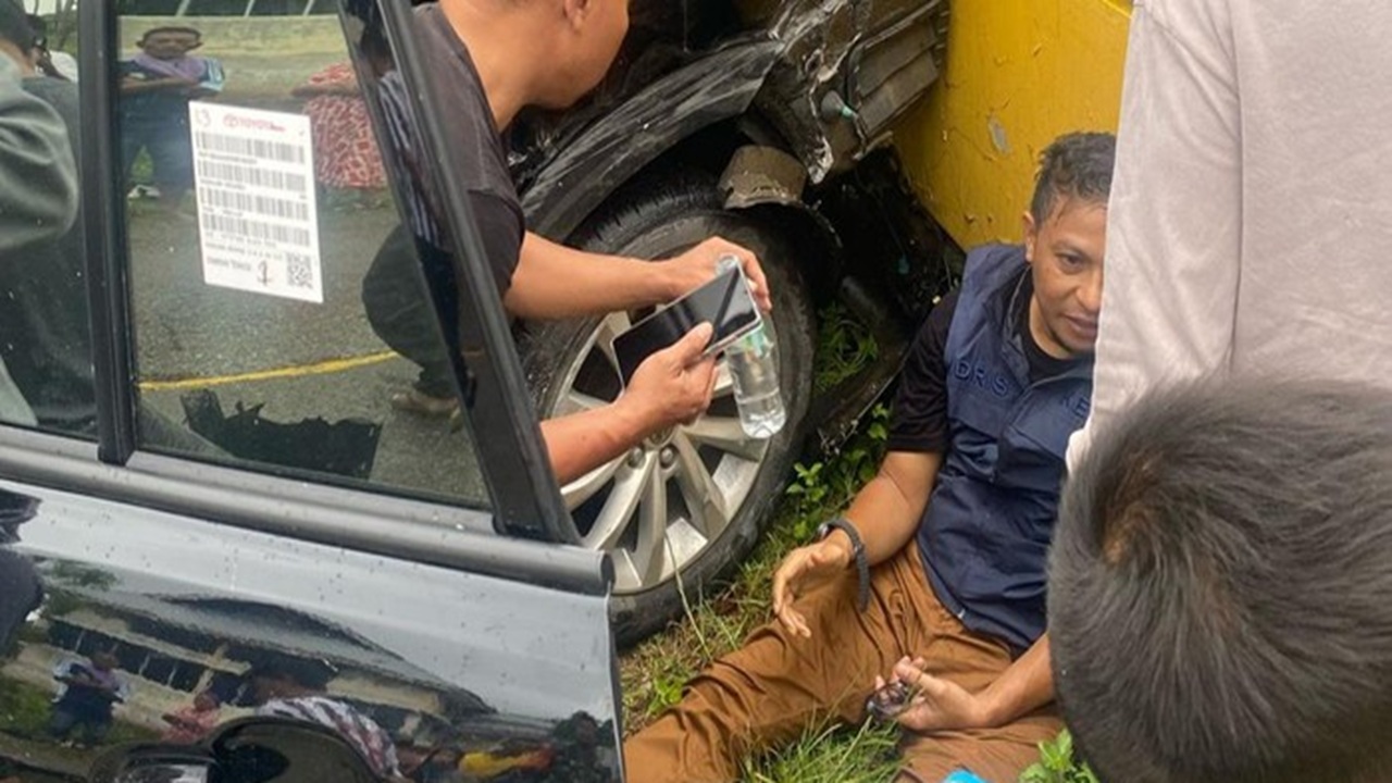 Ketua Bawaslu Gorontalo Mengalami Laka Tunggal, Tabrak Beton Jembatan!