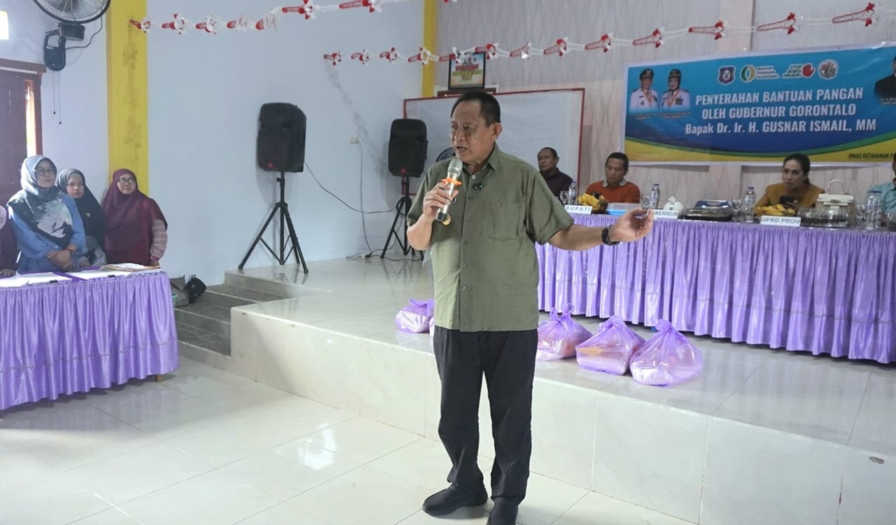 Gusnar Ismail Salurkan Bantuan Pangan ke Daerah Rawan di Bone Bolango