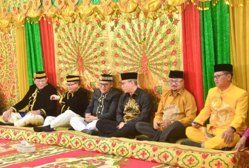 Bupati Gorontalo Dianugerahi Gelar Adat Pulanga Ta’uwa Lo Lahuwa