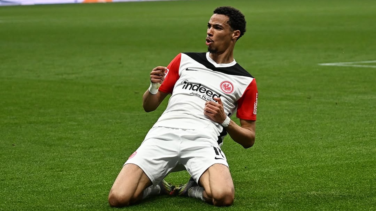 Hugo Ekitike Siap Pergi dari Eintracht Frankfurt, Manchester United Siaga Satu