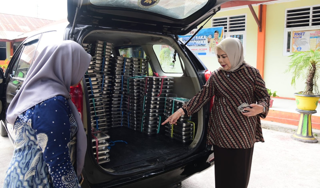 Wagub Gorontalo Idah Syahidah Tinjau Langsung Penyaluran Program Makan Bergizi Gratis di SDN 6 Tibawa