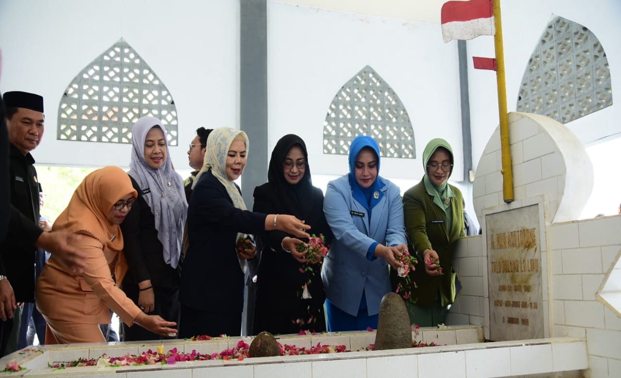 Idah Syahidah Pimpin Ziarah Nasional di Makam Pahlawan Nani Wartabone