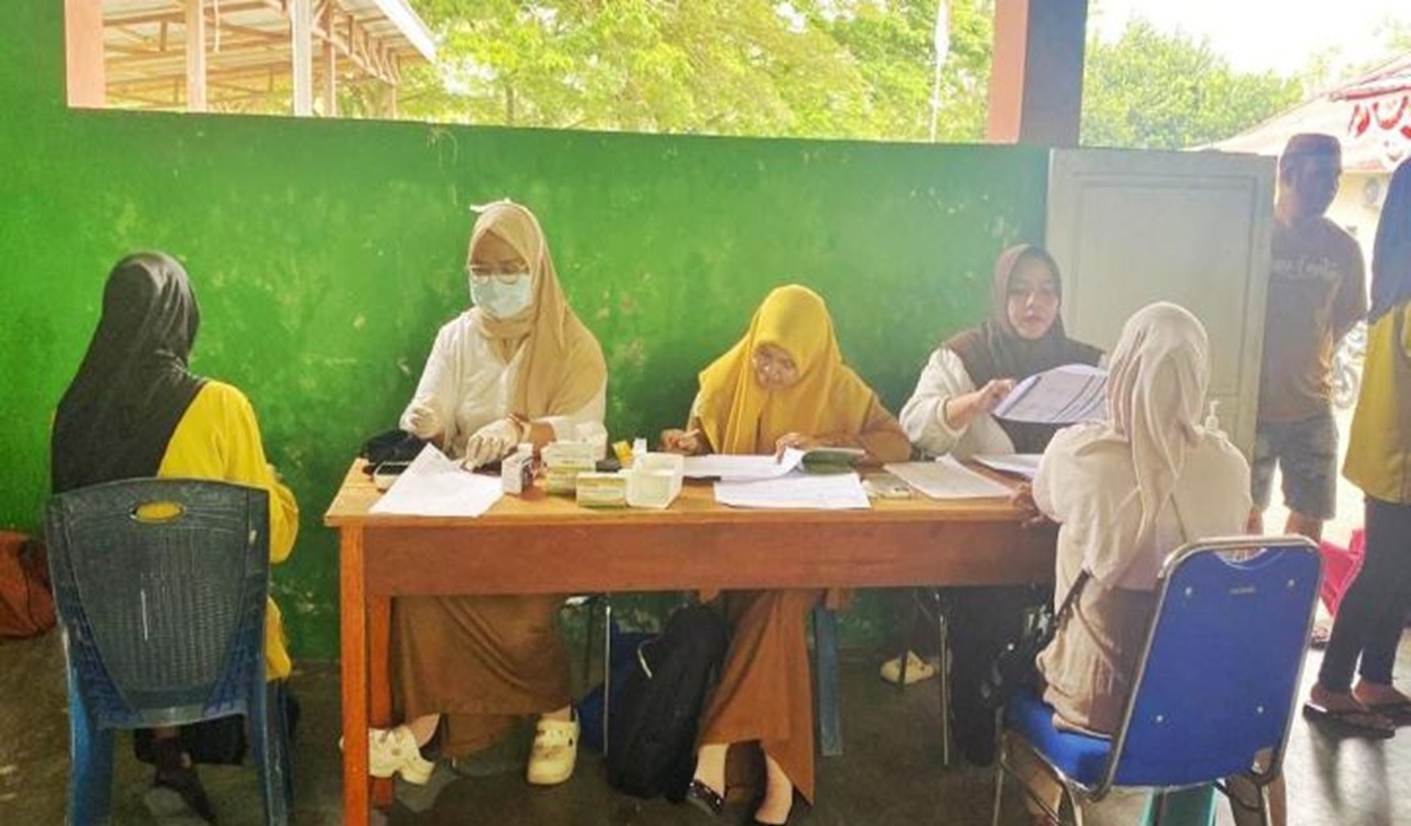 187 Warga Dungaliyo Terima Buku Tabungan, ATM, dan Bansos PKH, Dibarengi Layanan Kesehatan Gratis