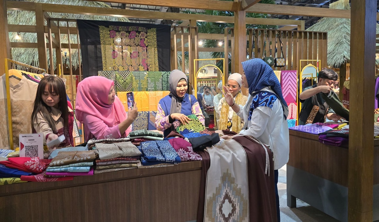 Wagub Gorontalo Dorong Karawo Tembus Pasar Dunia Lewat Karya Kreatif Indonesia 2025