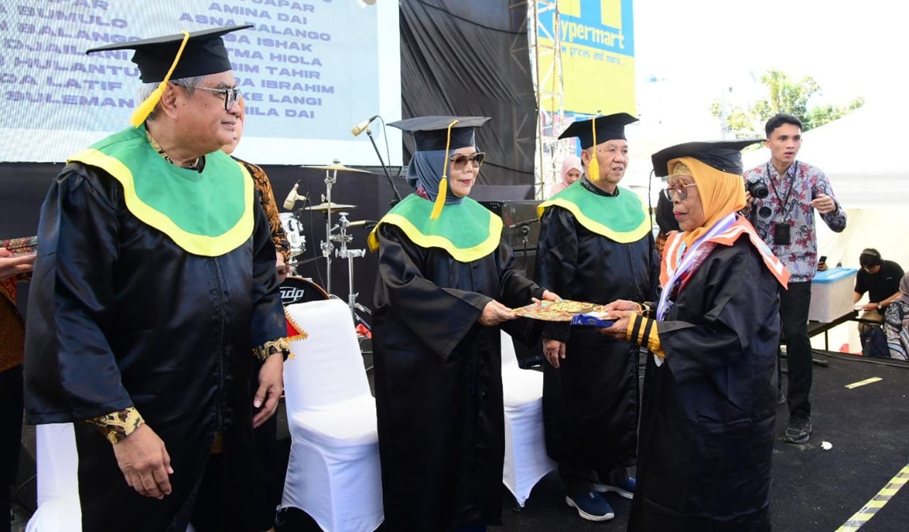 Wisuda Sekolah Lansia Warnai Harganas ke-32 di Gorontalo: 221 Peserta Diwisuda