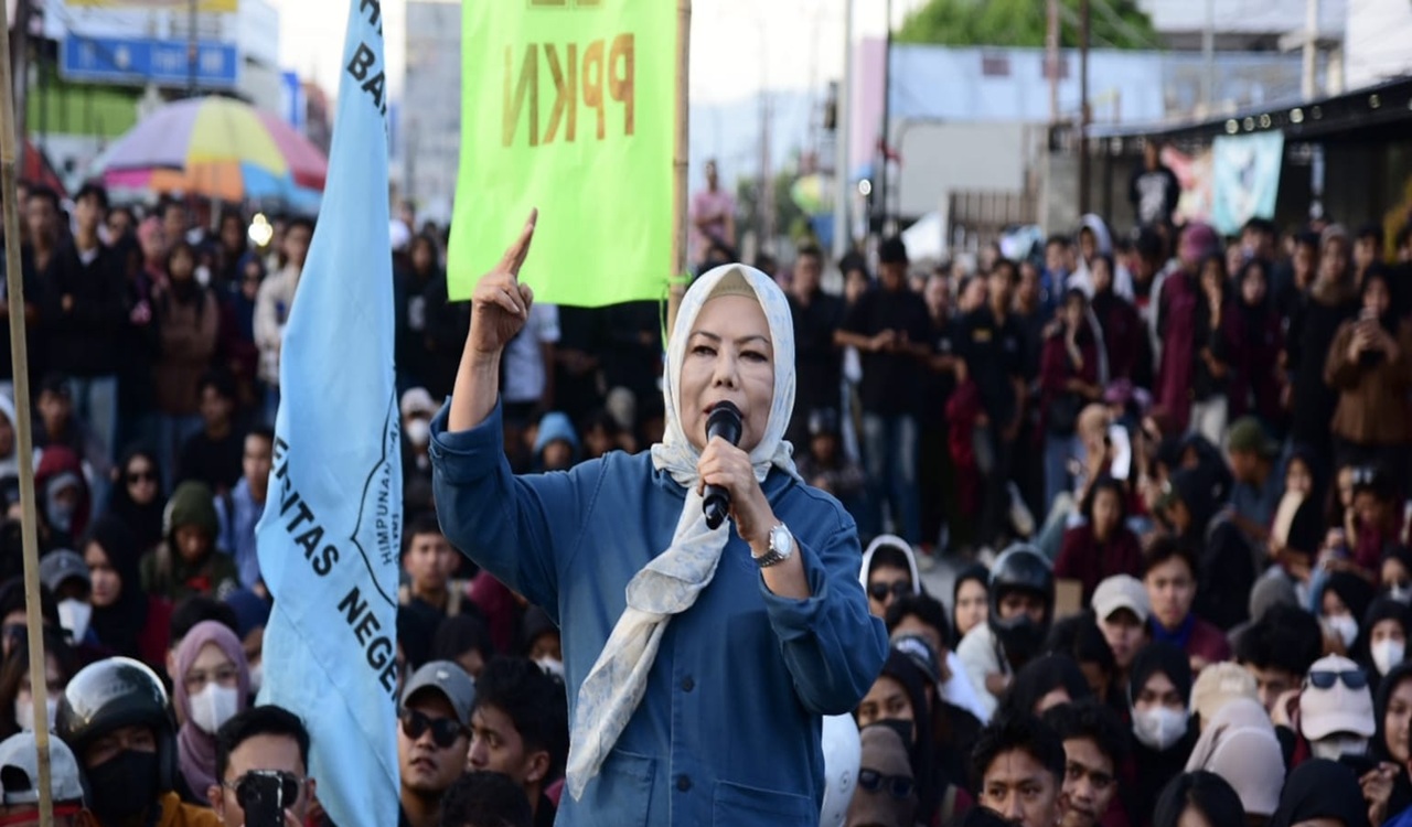 Gubernur dan Wakil Gubernur Gorontalo Duduk Bersama Mahasiswa di Tengah Aksi Damai