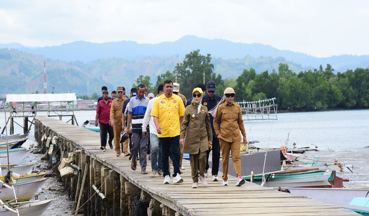 Pemprov Gorontalo Salurkan Bantuan Pangan Bergizi di Ponelo Kepulauan