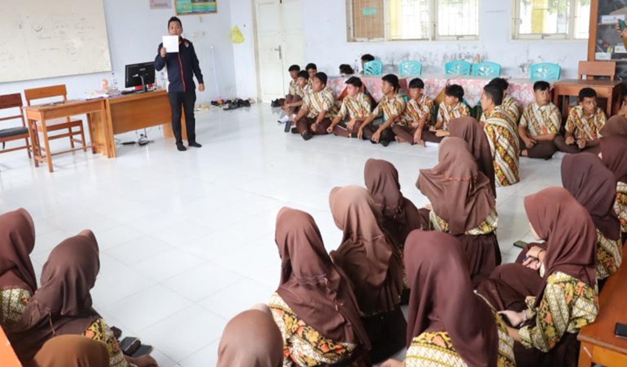 Polda Gorontalo Edukasi Siswa SMKN 5 Tentang Pentingnya Identitas Diri Lewat Sidik Jari
