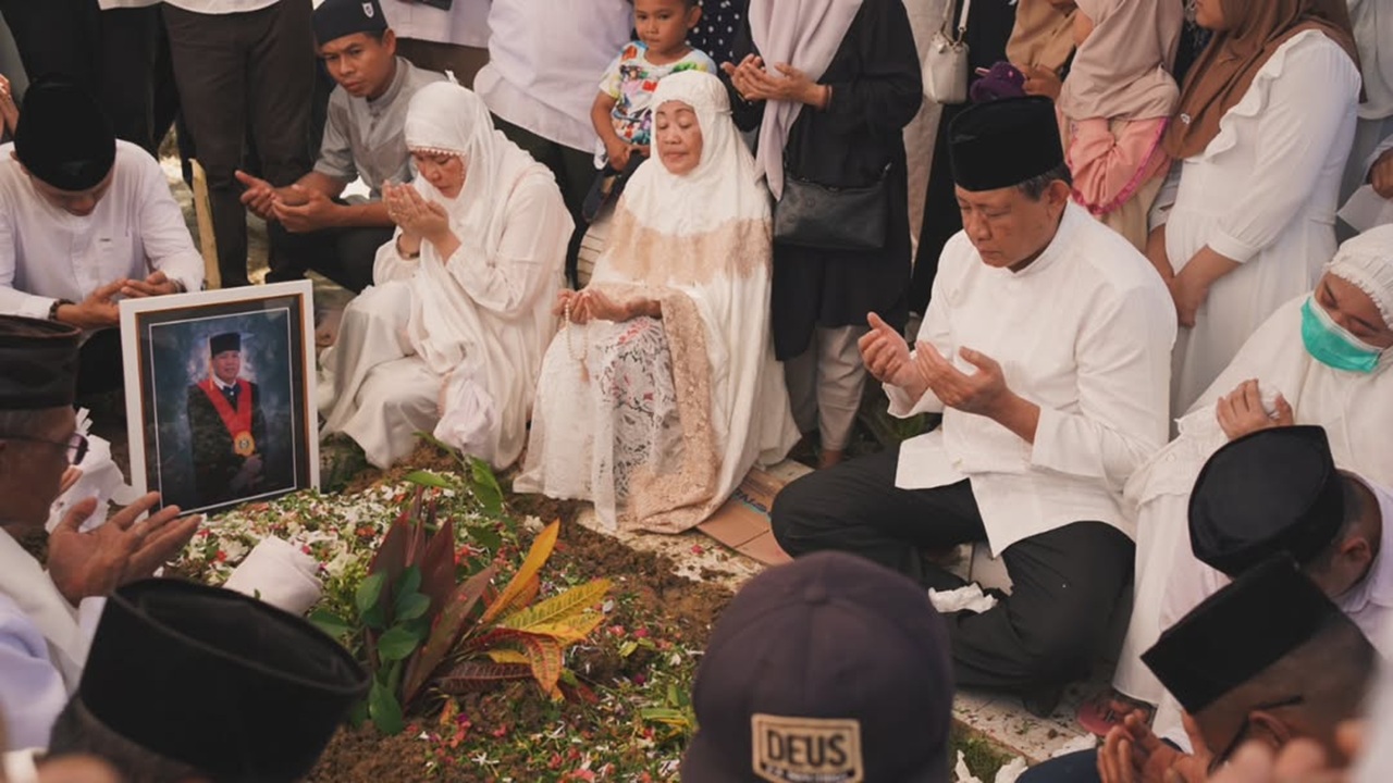 Mantan Ketua DPRD Provinsi Gorontalo Rustam HS. Akili Wafat, Gusnar Ismail: Kita Sangat Kehilangan