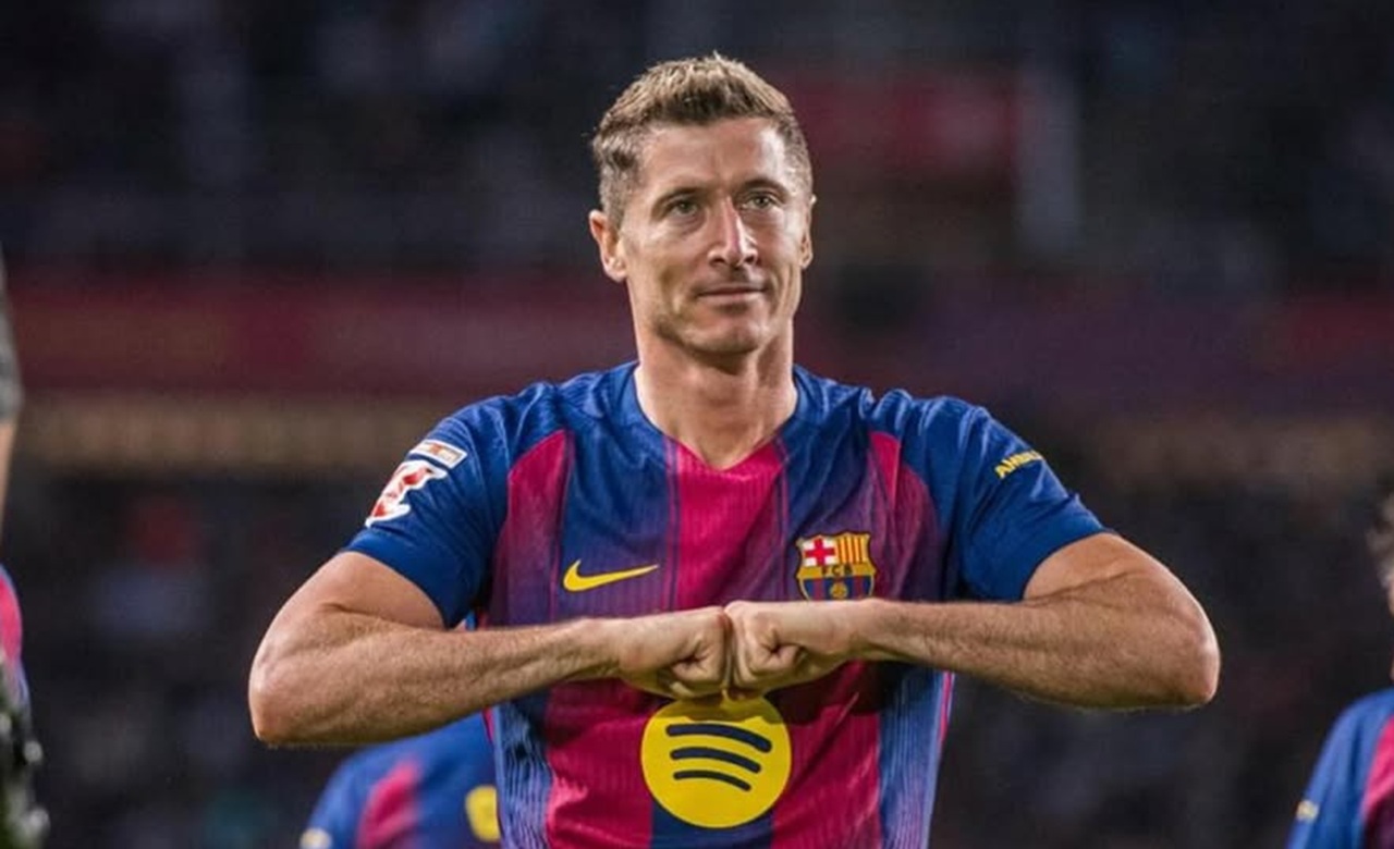 Sir Jim Ratcliffe Tolak Rencana Transfer Robert Lewandowski ke Manchester United: Udah Uzur!