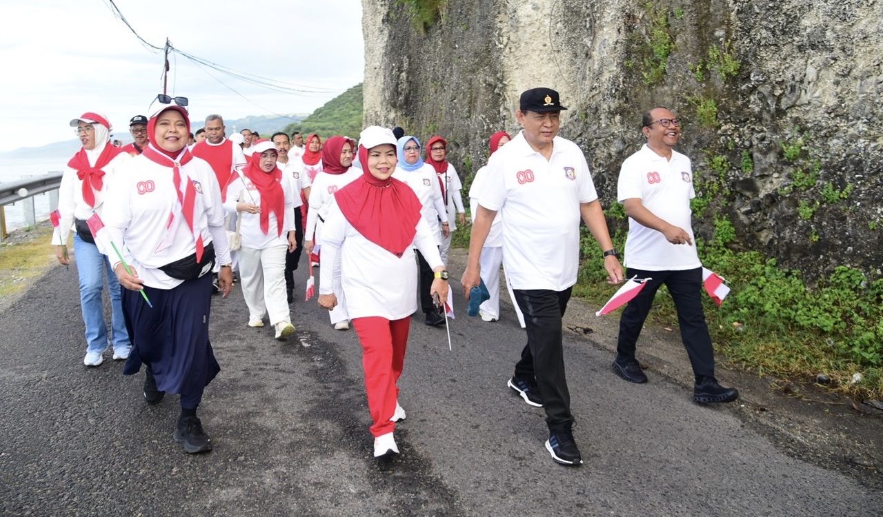 Semarak HUT ke-80 RI di Gorontalo Dimulai dari Laut: Promosikan Wisata Hiu Paus Botubarani