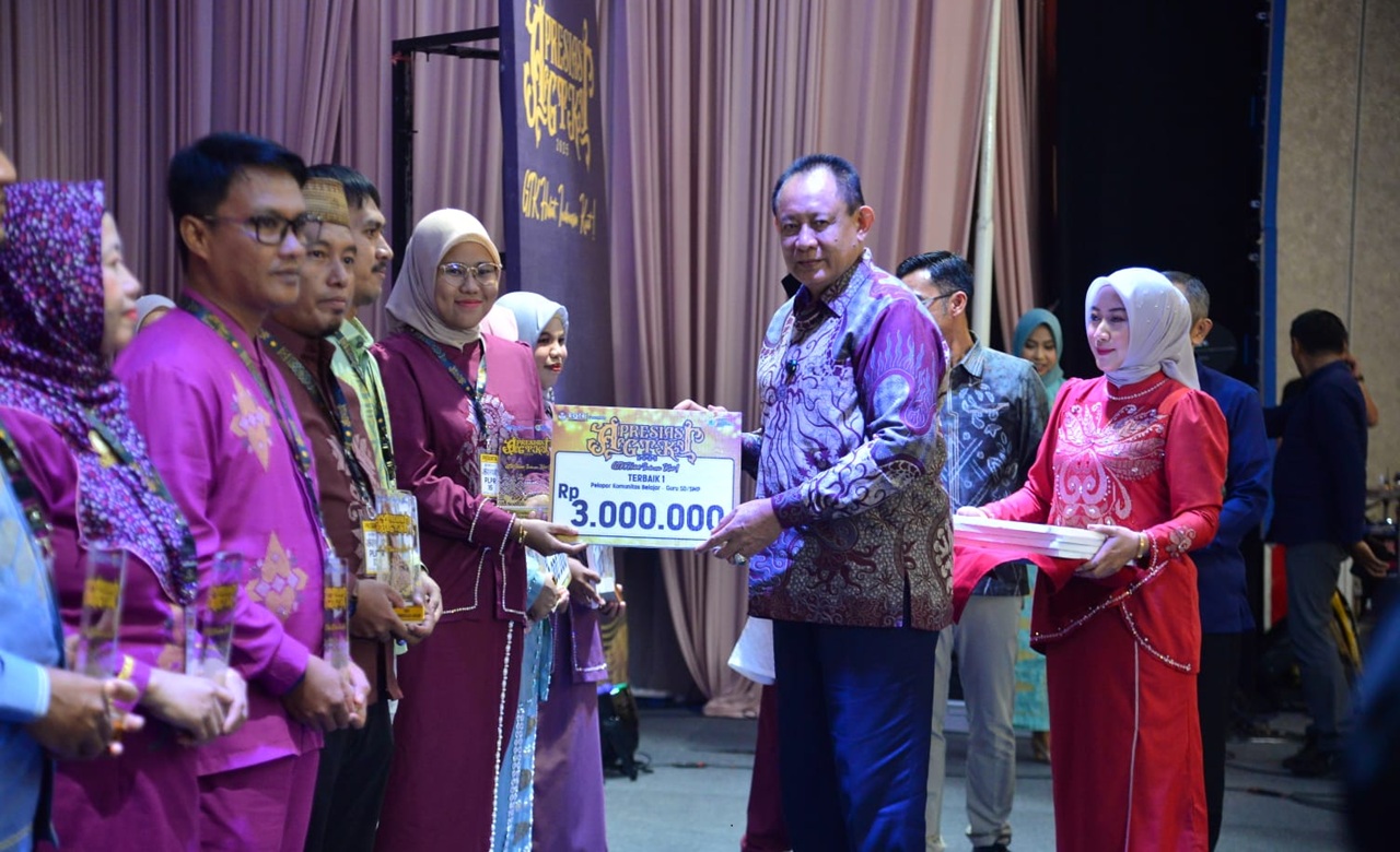 Gubernur Gorontalo Gusnar Ismail: Guru Harus Bijak Hadapi Fenomena Demokratisasi di Dunia Pendidikan