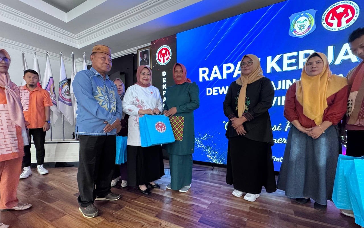 UMKM Gorontalo Dapat Bantuan Mesin Jahit hingga Mixer, Ini Daftar Penerimanya