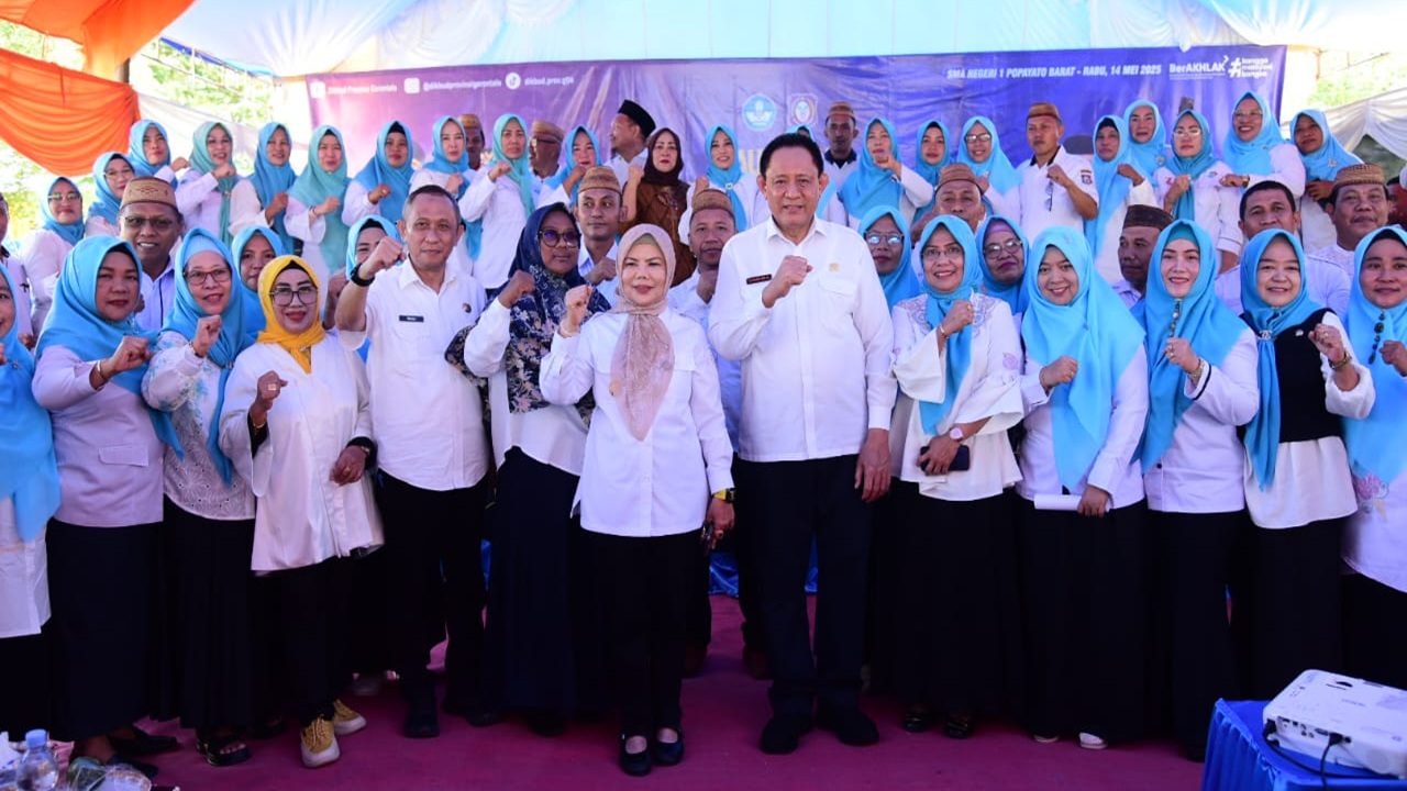 150 Guru dan Siswa di SMA Negeri 1 Popayato Barat Terima Bantuan dari Baznas