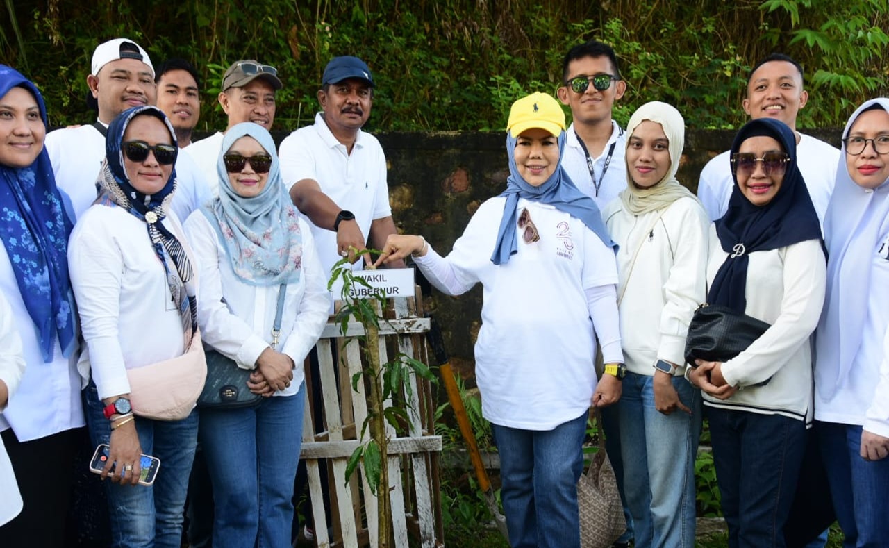Ribuan ASN Tanam Pohon di GORR, Idah Syahidah: Mari Rawat Alam dengan Cinta