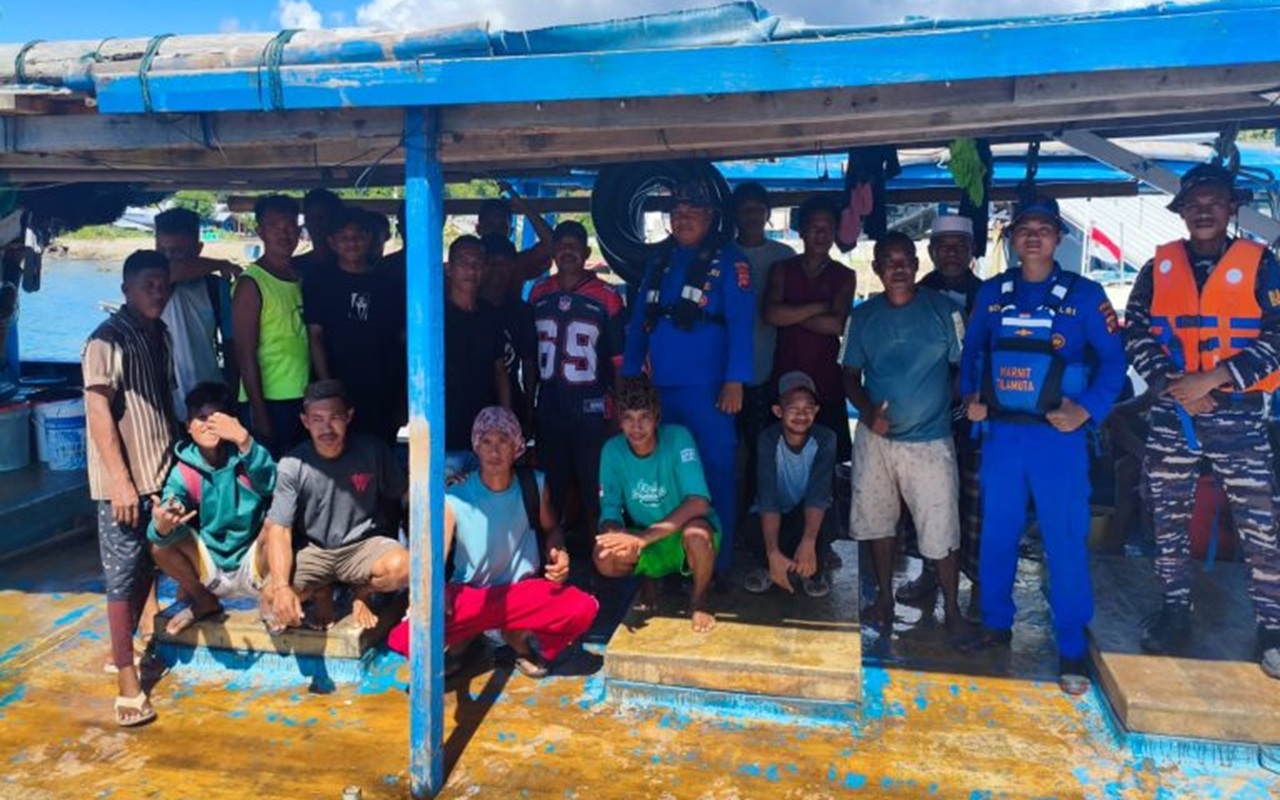 Dit Polairud Polda Gorontalo Evakuasi Kapal Nelayan Rusak Mesin di Teluk Tomini, 19 Awak Selamat