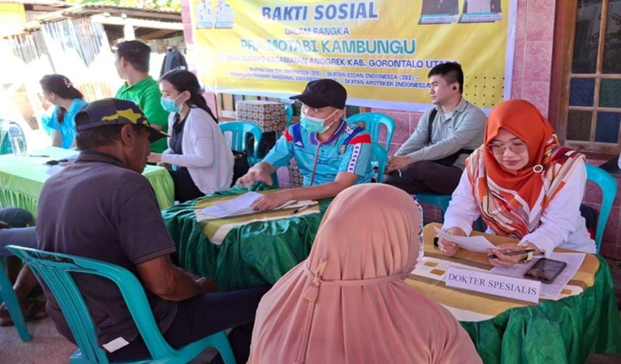 Layanan Kesehatan Menyeberangi Laut: Cerita dari Pulau Dudepo