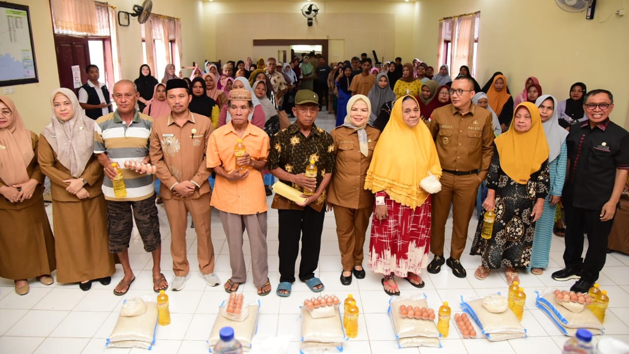 Pemprov Gorontalo Berikan Bansos ke Warga Boalemo, Sasar Tiga Kecamatan Sekaligus
