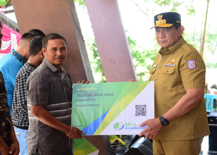 Gusnar Ismail Serahkan Bantuan Premi Asuransi untuk 500 Nelayan, Lindungi dari Risiko Kerja dan Kematian