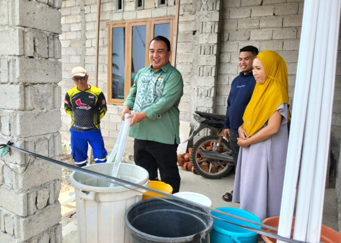 Dinsosdukcapil Salurkan 40 Ribu Liter Air Bersih ke Warga Terdampak Kekeringan