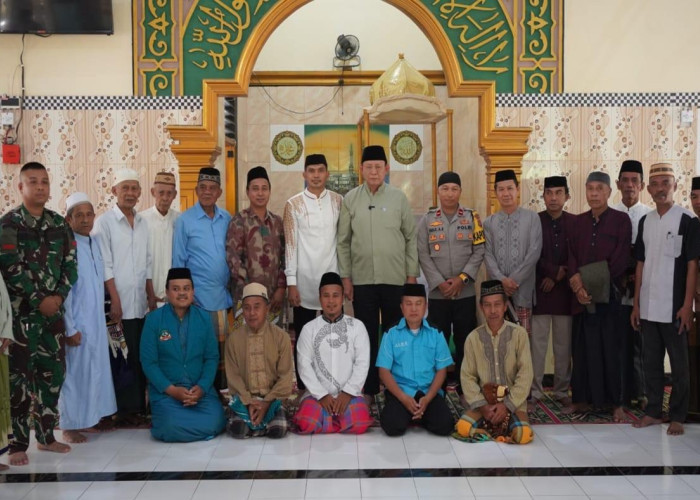 Kunjungi Masjid Besar Botupingge, Gusnar Ismail Serahkan Bantuan dan Dengar Aspirasi Warga