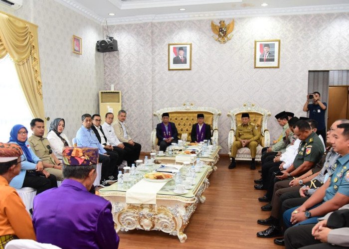 Mendes PDTT dan Wamendes PDTT Kunjungi Gorontalo, Disambut Adat Mopotilolo