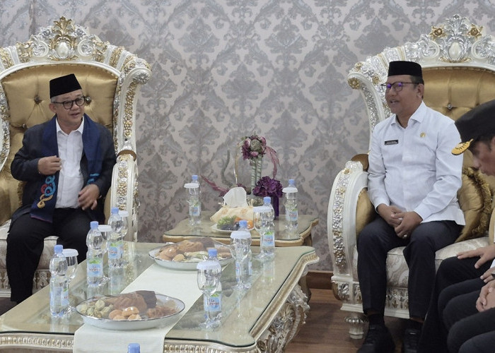 Kunjungi Gorontalo, Mendikmen RI Dapat Sambutan dengan Adat Mopotilolo