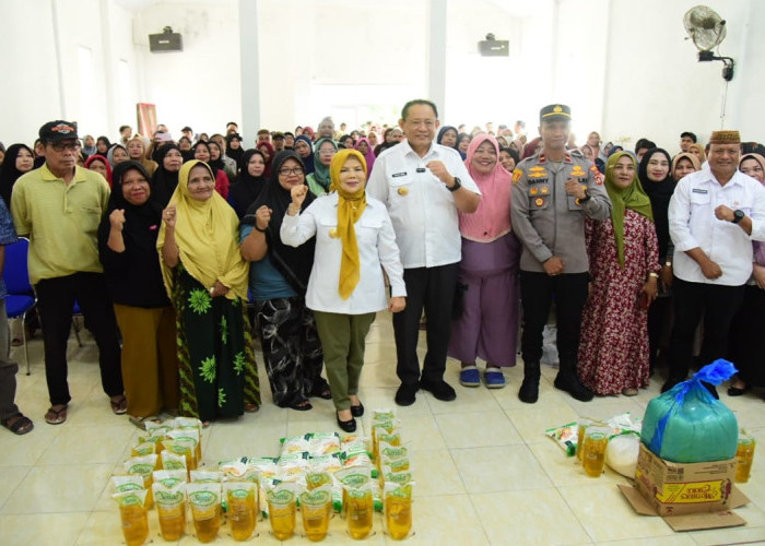 Pemprov Gorontalo Salurkan Bantuan Rp1 Juta untuk Ribuan UMKM di Tiga Daerah