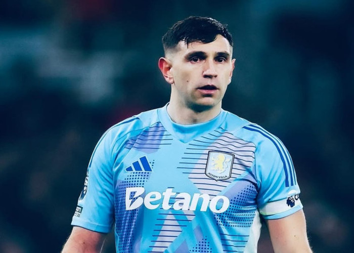 Emiliano Martinez Jadi Pengganti Andre Onana di MU?