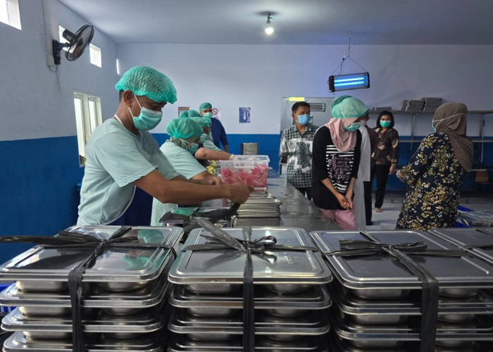 Idah Syahidah Sidak Dapur SPPG, Tekankan Kebersihan dan Standar Pencucian Food Tray MBG