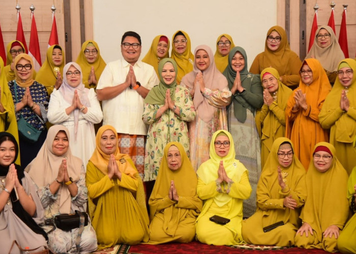 Peringati 34 Tahun Pernikahan, Wagub Idah Syahidah Bagikan Souvenir Pangan Lokal untuk Tamu