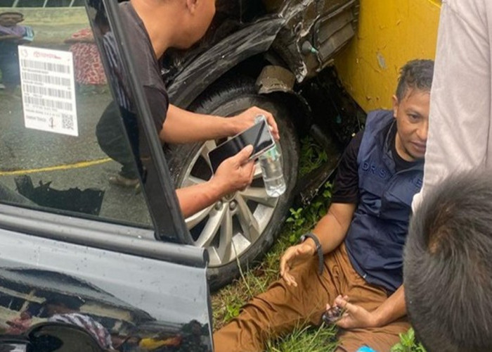 Ketua Bawaslu Gorontalo Mengalami Laka Tunggal, Tabrak Beton Jembatan!