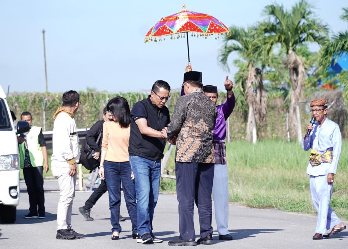 Kunjungan Pertama ke Gorontalo, Menkumham Jalani Rangkaian Adat Mopotilolo yang Khidmat