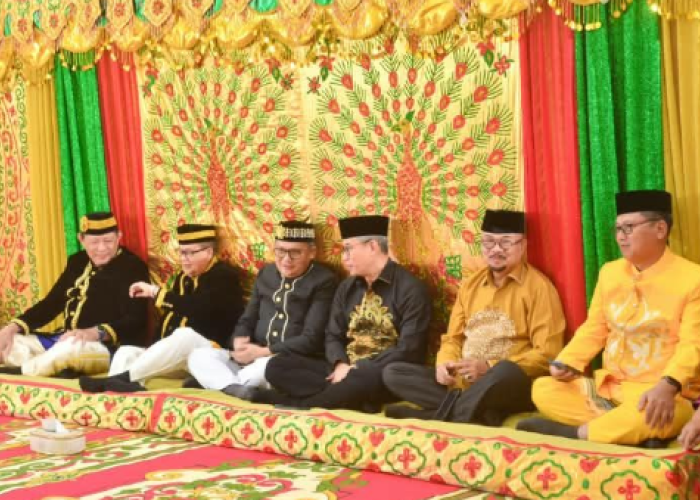 Bupati Gorontalo Dianugerahi Gelar Adat Pulanga Ta’uwa Lo Lahuwa