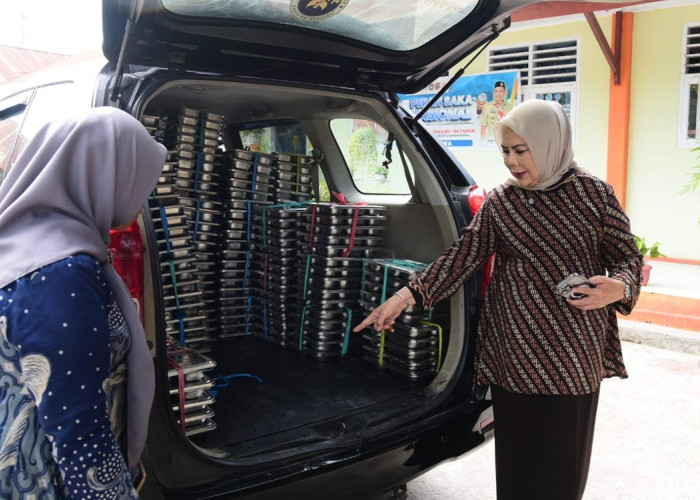 Wagub Gorontalo Idah Syahidah Tinjau Langsung Penyaluran Program Makan Bergizi Gratis di SDN 6 Tibawa