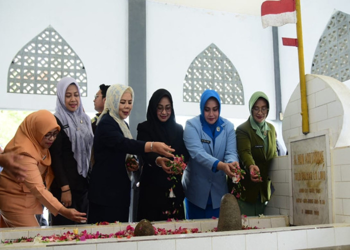 Idah Syahidah Pimpin Ziarah Nasional di Makam Pahlawan Nani Wartabone