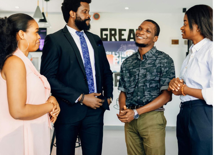 Inspirasi Outfit Kerja Casual, Nyaman tapi Tetap Berkelas