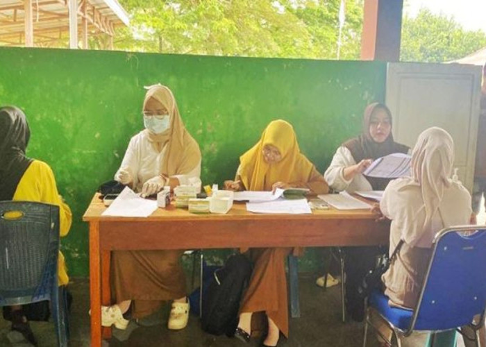 187 Warga Dungaliyo Terima Buku Tabungan, ATM, dan Bansos PKH, Dibarengi Layanan Kesehatan Gratis