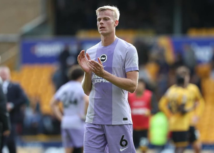 Arne Slot Butuh Bek Baru: Mengapa Jan Paul Van Hecke Cocok untuk The Reds?