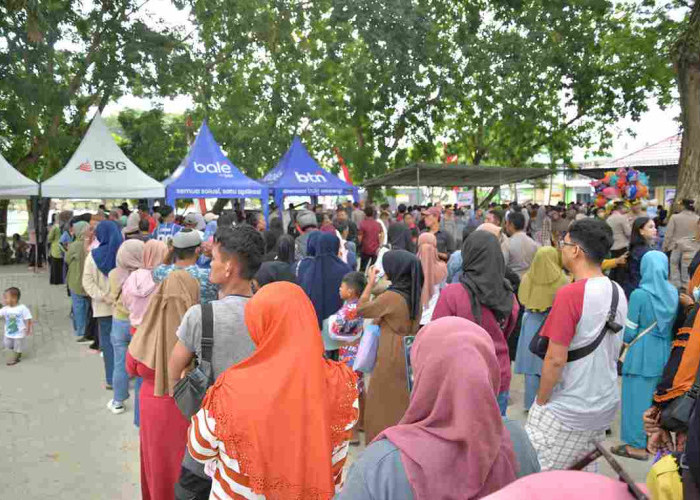 Warga Antusias Serbu Pasar Murah Bersubsidi di Halaman Mapolda Gorontalo