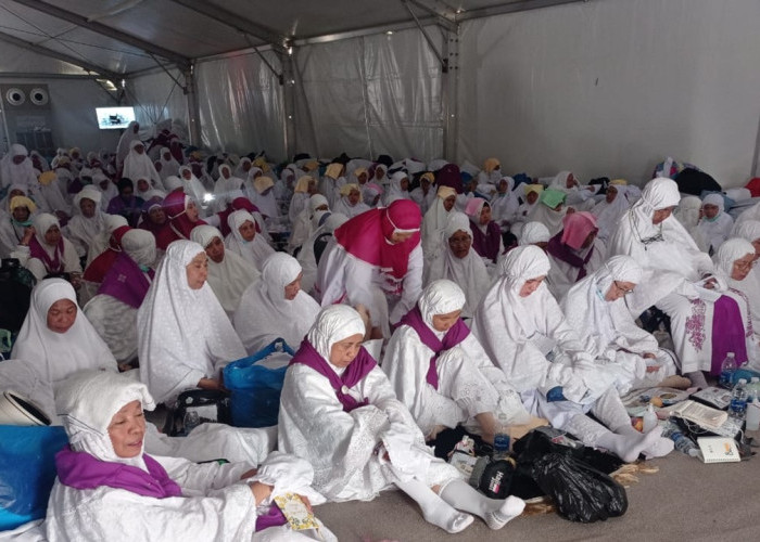 Jemaah Haji Asal Provinsi Gorontalo Menangis Haru Saat Puncak Ibadah Haji Wukuf di Arafah