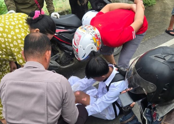 Tanggap Darurat! Personel Brimob Gorontalo Evakuasi Korban Laka Lantas di Jalan Raya Padengo