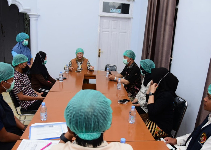 Idah Syahidah Cicipi Menu MBG di Dapur SPPG, Pastikan Aman untuk Anak Sekolah