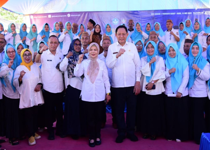 150 Guru dan Siswa di SMA Negeri 1 Popayato Barat Terima Bantuan dari Baznas
